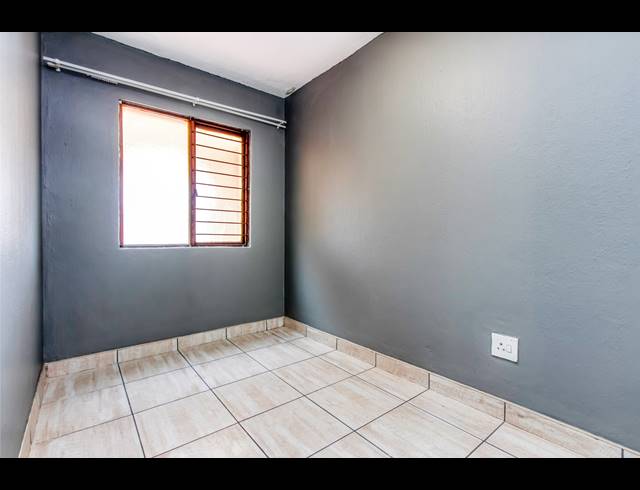 2 BEDROOM APARTMENT TO LET IN WELTEVREDEN PARK